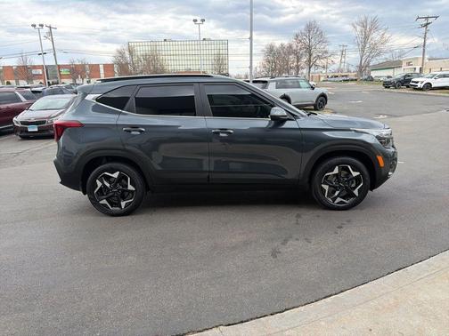 Gravity Gray 2024 Kia Seltos EX