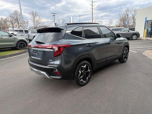 Gravity Gray 2024 Kia Seltos EX