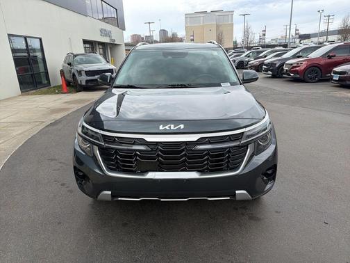 Gravity Gray 2024 Kia Seltos EX