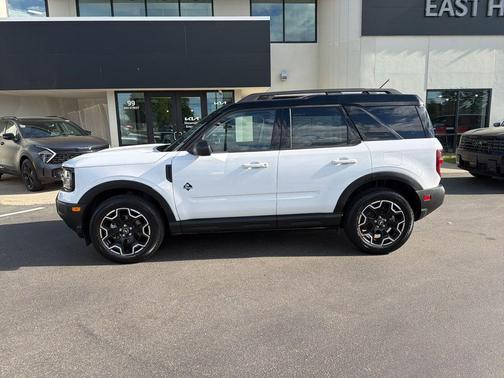 Oxford White 2025 Ford Bronco Sport Outer Banks