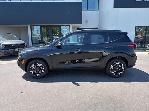 Black 2026 Kia Seltos S