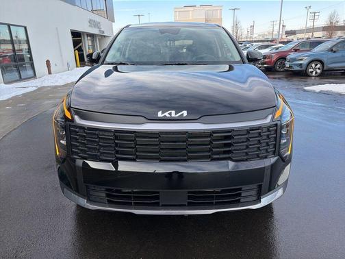 Ebony Black 2026 Kia Sportage LX