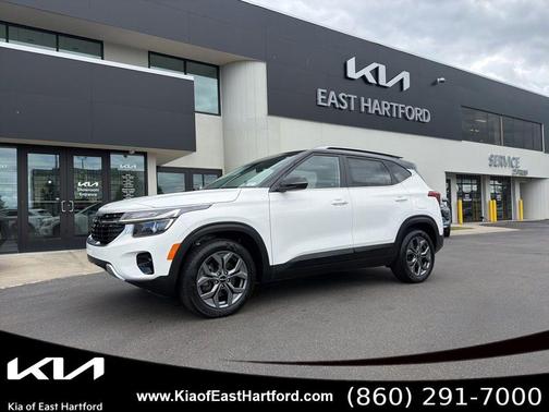 Clear White / Black Roof 2024 Kia Seltos S