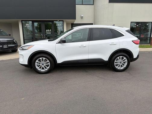 Oxford White 2022 Ford Escape SE