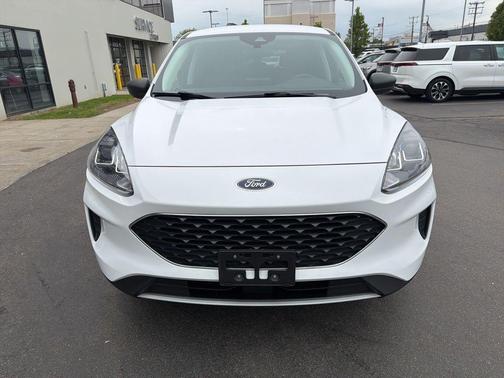 Oxford White 2022 Ford Escape SE