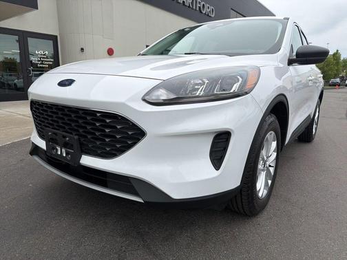 Oxford White 2022 Ford Escape SE