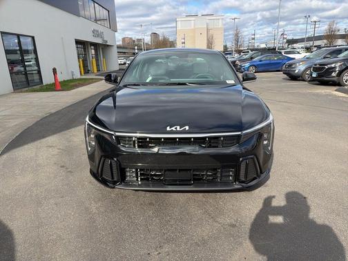 Aurora Black Pearl 2026 Kia K4 GT-LINE