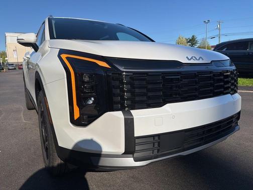 Snow White Pearl 2026 Kia Sportage Hybrid EX