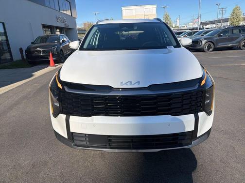 Snow White Pearl 2026 Kia Sportage Hybrid EX