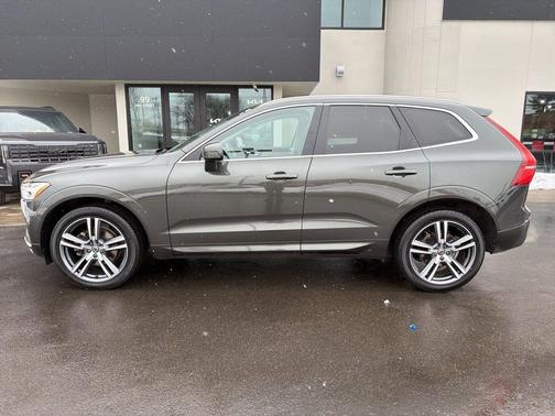2021 Volvo XC60 T5 Momentum