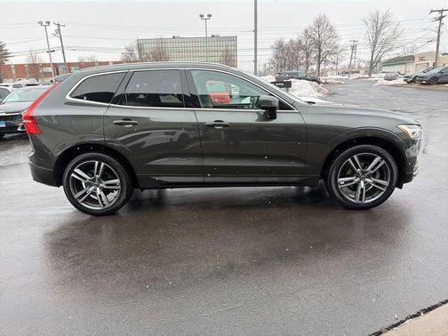 2021 Volvo XC60 T5 Momentum