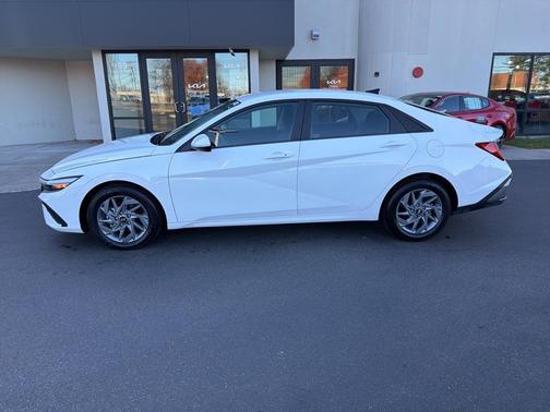 2025 Hyundai ELANTRA HEV Blue