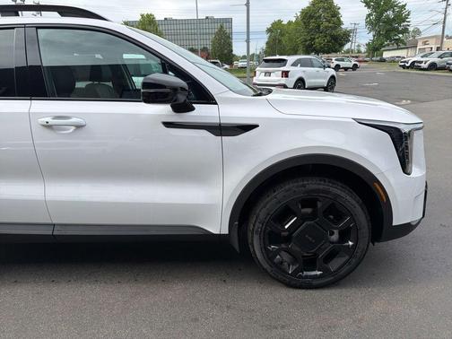 White 2026 Kia Sorento X-Line EX