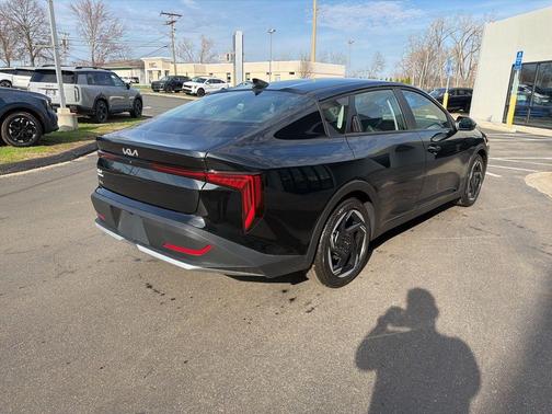 Aurora Black Pearl 2026 Kia K4 EX