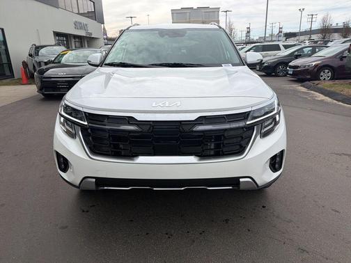 Snow White Pearl 2026 Kia Seltos SX