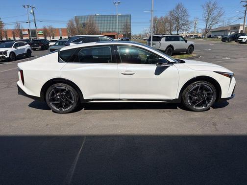 Snow White Pearl 2026 Kia K4 GT-LINE