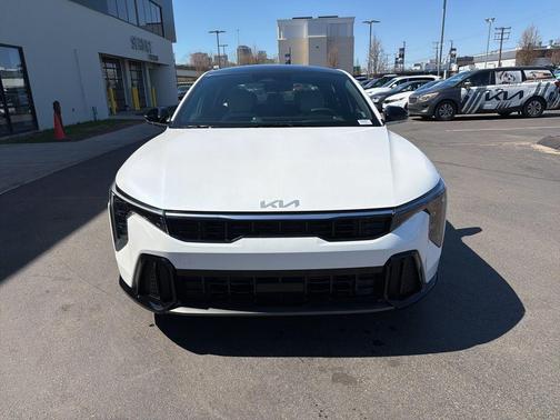 Snow White Pearl 2026 Kia K4 GT-LINE