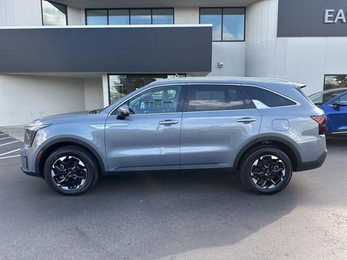 Everlasting Silver 2025 Kia Sorento S
