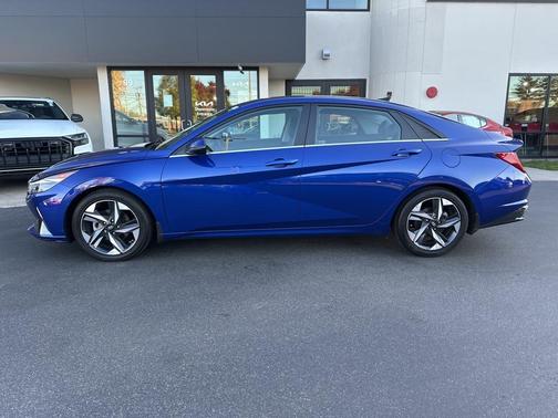 2022 Hyundai ELANTRA Limited