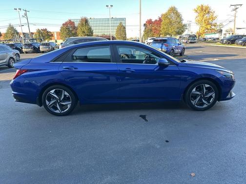 2022 Hyundai ELANTRA Limited