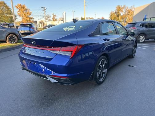 2022 Hyundai ELANTRA Limited
