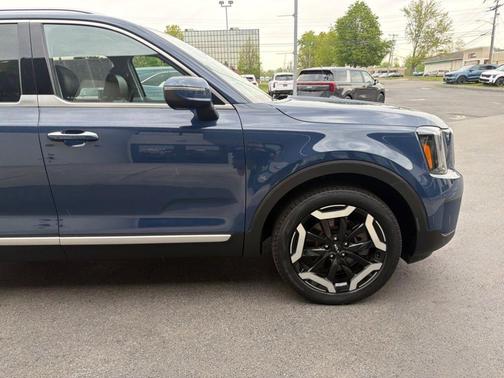 Midnight Black 2023 Kia Telluride S