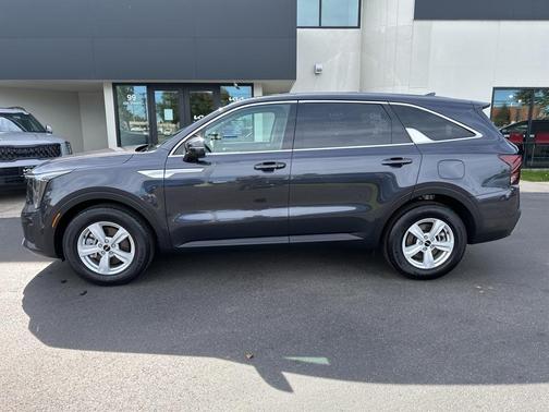 2025 Kia Sorento LX
