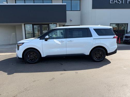 Snow White Pearl 2026 Kia Carnival LX