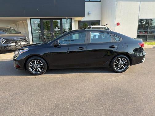 Aurora Black Pearl 2023 Kia Forte LXS