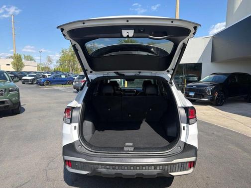 Glacial White Pearl 2023 Kia Sportage X-Line
