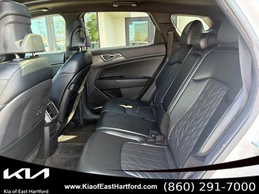 Glacial White Pearl 2023 Kia Sportage X-Line