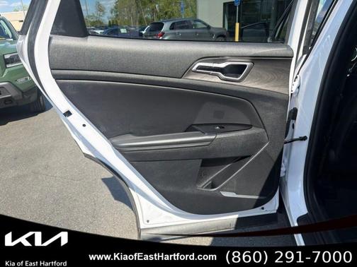 Glacial White Pearl 2023 Kia Sportage X-Line