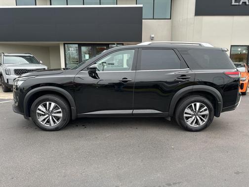 2022 Nissan Pathfinder SL 4WD