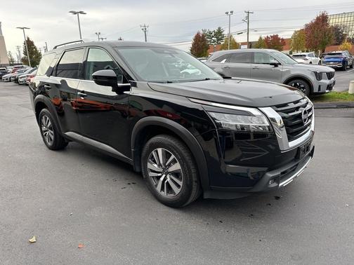 2022 Nissan Pathfinder SL 4WD