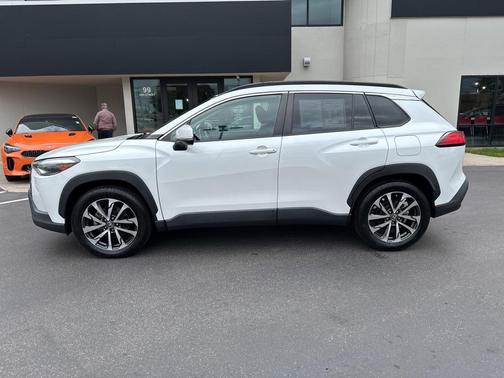 2022 Toyota Corolla Cross XLE