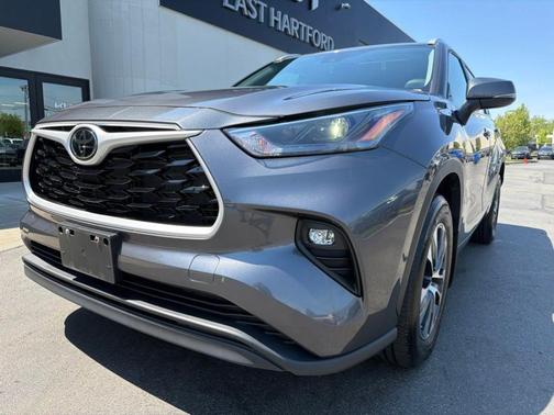 Magnetic Gray Metallic 2023 Toyota Highlander XLE