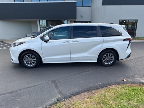 2021 Toyota Sienna XLE 7 Passenger