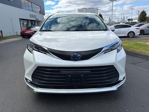 2021 Toyota Sienna XLE 7 Passenger