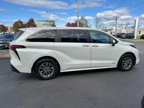 2021 Toyota Sienna XLE 7 Passenger