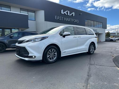 2021 Toyota Sienna XLE 7 Passenger