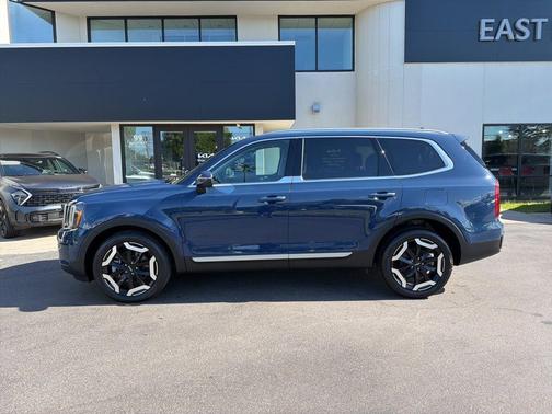 Midnight Black 2023 Kia Telluride S