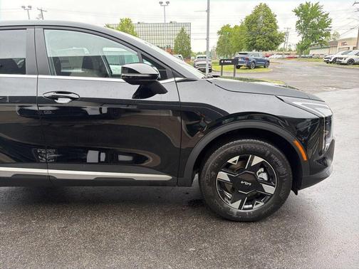 Ebony Black 2026 Kia Sportage LX