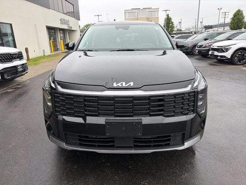 Ebony Black 2026 Kia Sportage LX