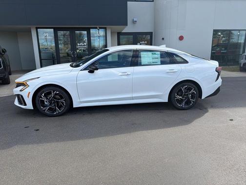 Snow White Pearl 2026 Kia K5 GT-Line