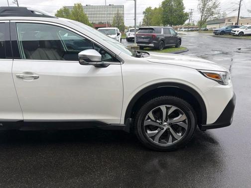 Crystal White Pearl 2021 Subaru Outback Touring