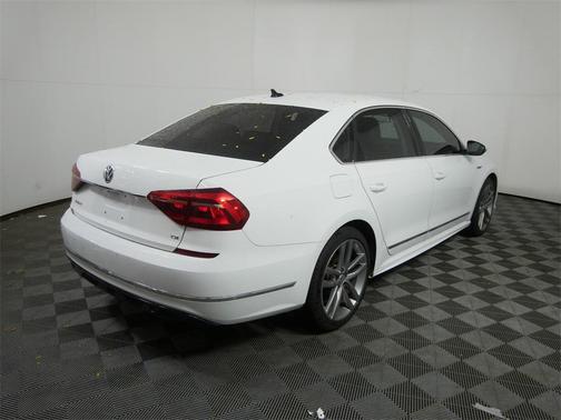 2017 Volkswagen Passat 1.8T R-Line