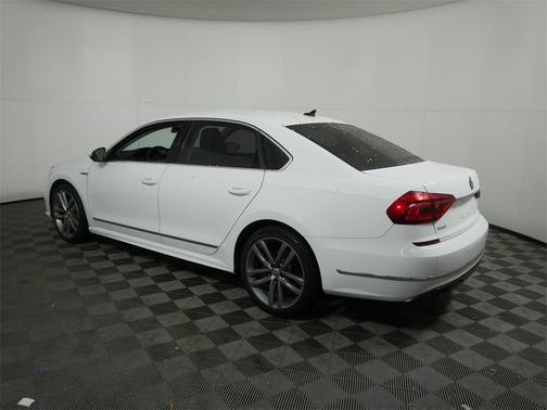 2017 Volkswagen Passat 1.8T R-Line