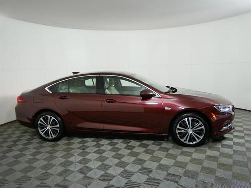 2019 Buick Regal Sportback Essence