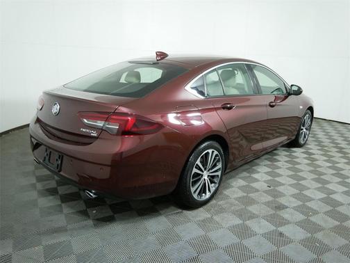 2019 Buick Regal Sportback Essence