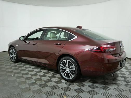 2019 Buick Regal Sportback Essence